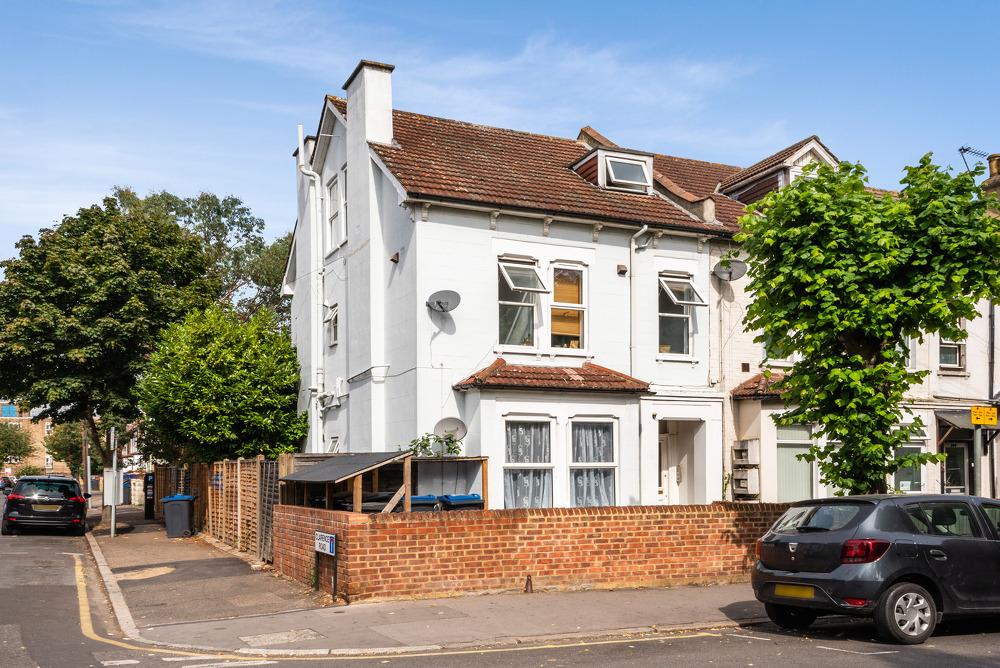 house or flat for sale or rent in south west London